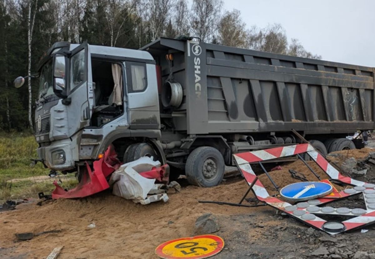 Фура Shacman сбила пешехода на трассе М 3 в Калужской области kaluganews ru fn 1742254 html В среду утром 22 октября в МЧС Калужской области поступило сообщение о дорожно транспортном происшествии в Боровском районе На 94 м километре трассы М 3 грузовой автомобиль Shacman совершил наезд на пешехода Прислать новость Подписаться