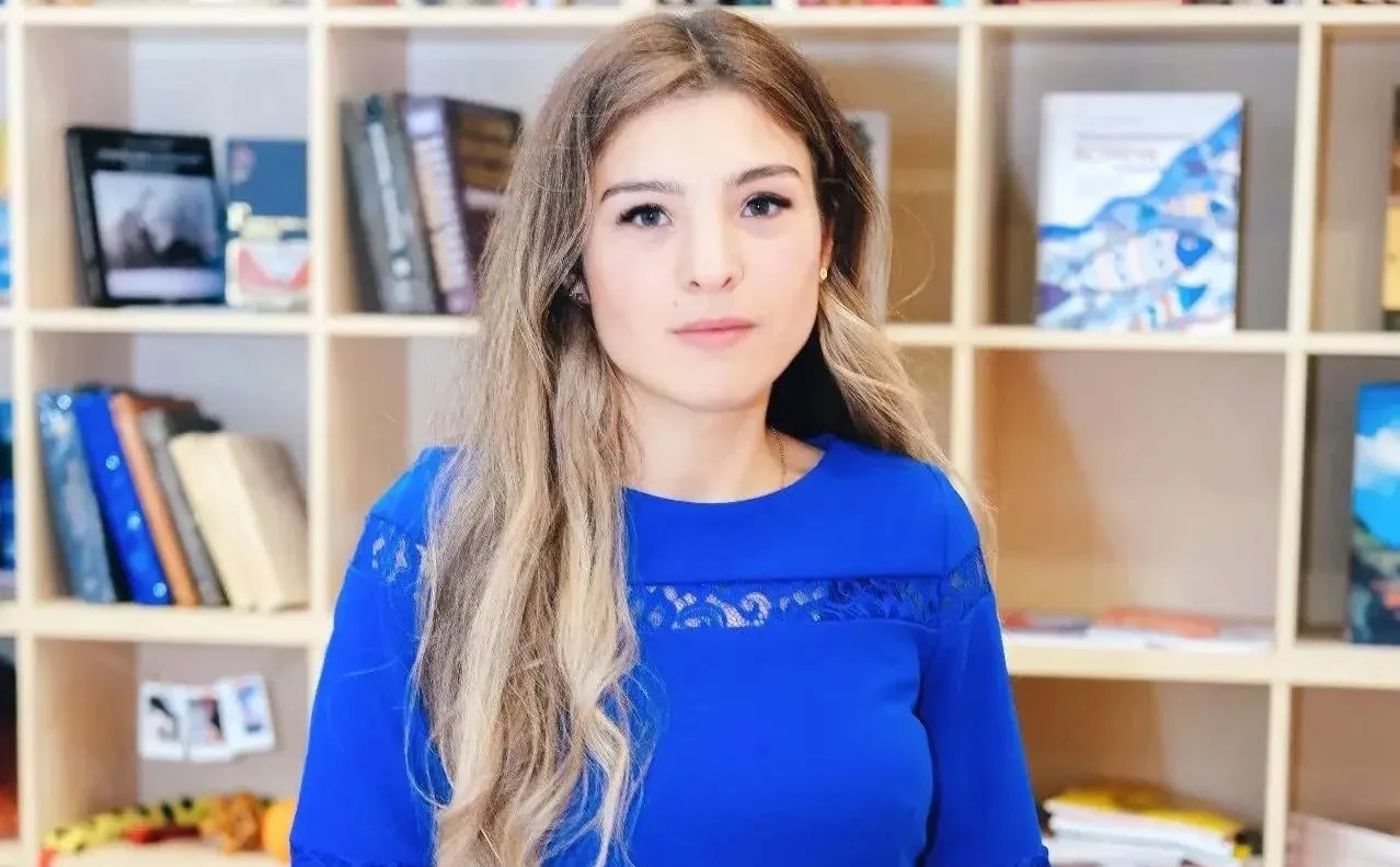 Аспирантка с Камчатки получила президентскую стипендию Её поощрили за исследования связанные с прогнозированием землетрясений Талант и заслуги Дарьи Сергиенко признали на самом высоком уровне Она стала единственным в регионе обладателем стипендии Президента России в 2026 году Из более чем шести тысяч заявок со всей страны в число победителей вошли только 800 молодых Подробности по ссылке   kamtime ru article 0fe433a2 850c 4f01 93c1 5767e69c866f