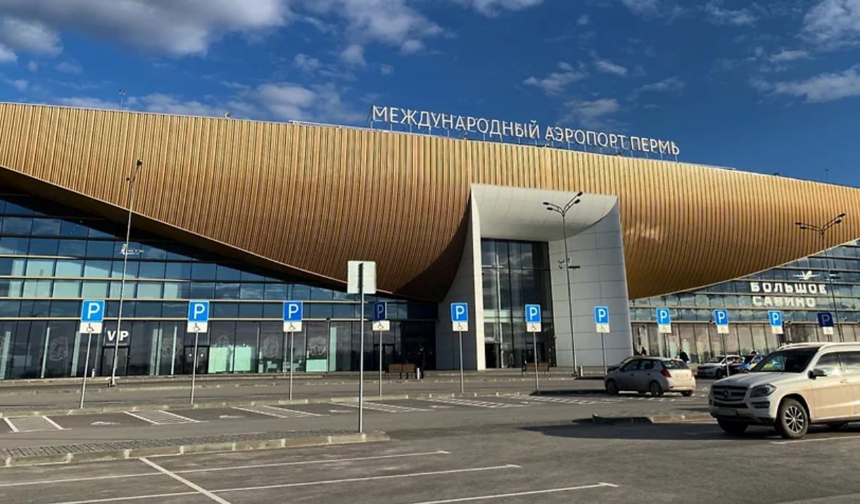 Из Перми открываются прямые авиарейсы в столицу Республики Алтай Авиакомпания «ЮВТ Аэро» 22 августа выполнит первый рейс из Перми в Горно-Алтайск. Полеты будут осуществляться каждую пятницу, время в пути составит 2 часа 45 минут на канадских CRJ 200 вместимостью 50 пассажиров. Гендиректор «ЮВТ Аэро» Петр Трубаев сообщил «Ъ-Прикамье», что рейс открыт по инициативе краевого правительства и является субсидируемым.