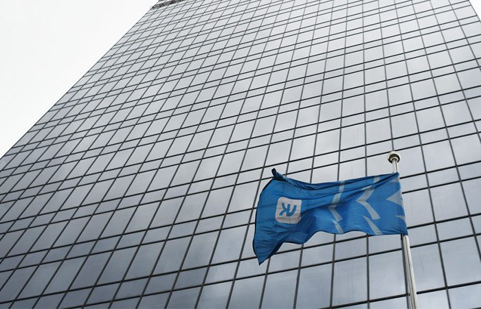 Холдинг VK завершил размещение допэмиссии акций, в ходе которой привлек 112 млрд рублей Компания разместила по закрытой подписке 345 млн 29 тыс. 240 акций, или 97,48% от общего объема выпуска. Цена размещения составила 324,9 рубля за бумагу. Фото: Алексей Майшев/РИА Новости
