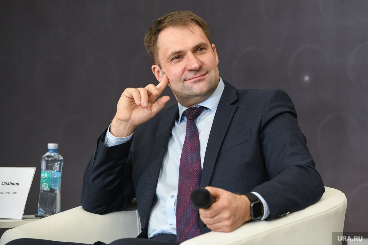 Выбран новый ректор УрФУ. Им, вероятно, станет декан радиофака Обабков. Об этом ПиГ рассказали сразу три источника. По слухам, представлять Обабкова 30 мая прилетит один из замов главы Минобра РФ. При этом заседание набсовета вуза пока не назначено. Сам Обабков ситуацию пока не комментирует. Как и его конкурент Сандлер – первый проректор. Полномочия действующего ректора Кокшарова истекают 29 мая. Он переходит на позицию президента УрФУ - главного вуза Урала. Главный политический канал Урала