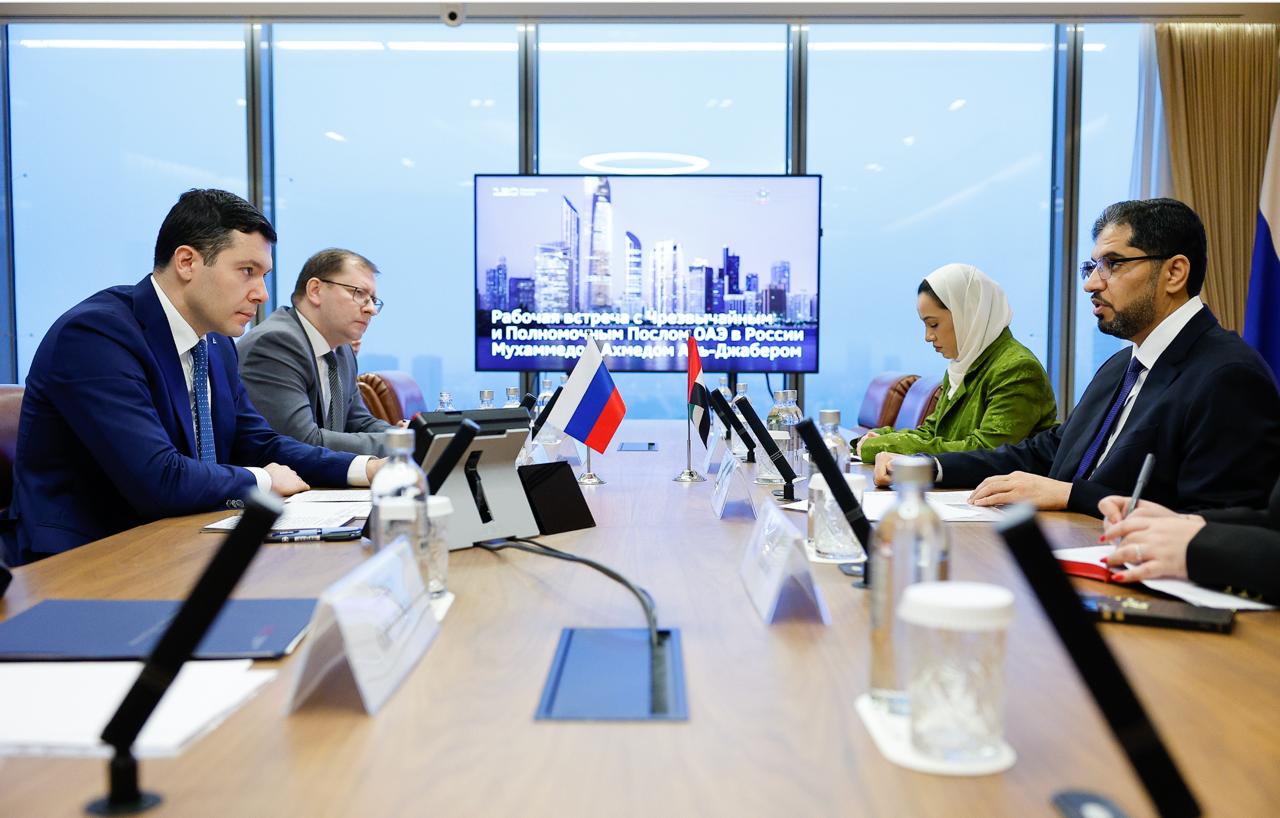 АНО Институт нефтегазовых технологических инициатив и Национальная нефтяная компания Абу Даби ADNOC согласовали 51 стандарт на оборудование для ТЭК Их признание открыло российским производителям доступ к тендерам ADNOC предквалификацию уже прошли 11 компаний из России Об этом говорится в материалах Минпромторга по итогам встречи министра Алиханова с Полномочным Послом ОАЭ в России Мухаммедом Ахмедом Аль Джабером Также отмечается успешное развитие взаимодействий в сфере атомной энергетики