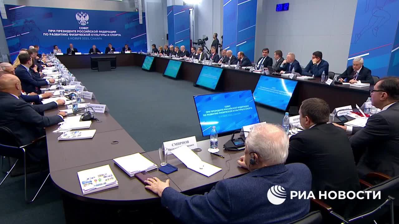 Путин поручил разработать систему сертификации для детских тренеров