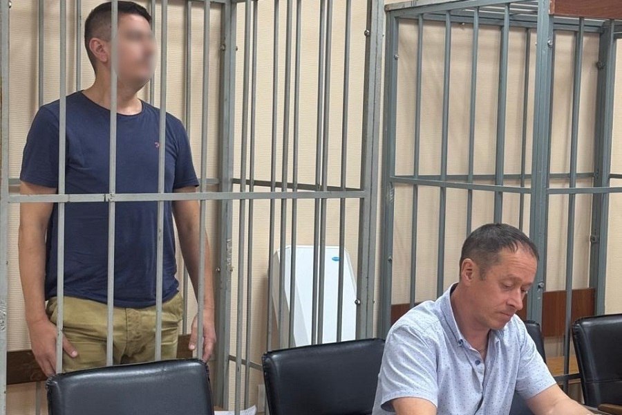 В Калининграде суд заключил под стражу 41-летнего мужчину, обвиняемого в госизмене По версии следствия, в феврале 2025 года К., находясь на территории г. Киева и будучи противником политического курса РФ и специальной военной операции, перевел 120430 украинских гривен 288805 рублей на банковский счет фонда Нацбанка Украины, используемый для финансирования ВСУ в деятельности, направленной против безопасности РФ. Тем самым обвиняемый совершил государственную измену.