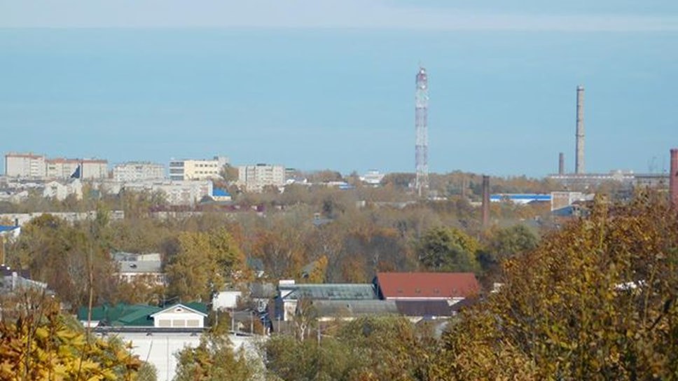 Ярославское УФАС выявило антиконкурентное соглашение между администрацией Переславля-Залесского и ООО «Городские коммунальные сети» при разработке схемы теплоснабжения.   Работы провели без закупочной процедуры, а проект содержит меры, ухудшающие положение конкурентов на рынке.  «Проверка показала, что администрация не была заинтересована в выполнении указанных работ кем-то, помимо ООО "Городские коммунальные сети". Проект схемы разработан в отсутствие правовых оснований  без проведения закупочной процедуры  и включает мероприятия, негативно влияющие на положение конкурентов городской компании на рынке теплоснабжения» — пресс-служба УФАС.  Фото: Антон Голицын / Коммерсантъ  Еще больше новостей — в Telegram-канале «Ъ-Ярославль»