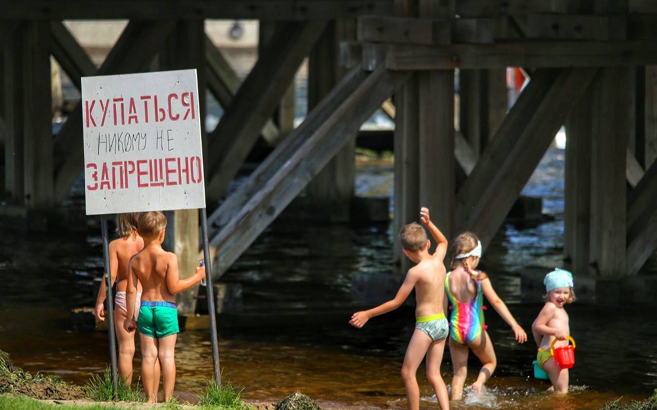  Все 24 пляжа Петербурга признаны небезопасными для купания, — сообщили в Роспотребнадзоре. Купание разрешено только в Ленобласти — в реке Бурная и озёрах Отрадное, Раздольное, Снетковское и Царицыно.