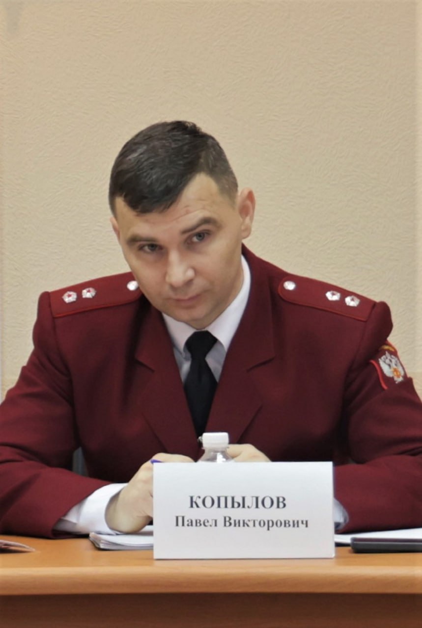 Глава Роспотребнадзора в ЕАО награжден медалью ордена «За заслуги перед Отечеством II степени»  Руководитель Управления Федеральной службы по надзору в сфере защиты прав потребителей и благополучия человека по Еврейской автономной области Павел Копылов награжден медалью ордена «За заслуги перед Отечеством II степени». Указ о присвоении почётных званий, а также о награждении орденами, медалями и знаками отличия за заслуги в различных областях 16 июня 2025 года подписал Президент РФ Владимир Путин.   Павел Викторович Копылов назначен руководителем Управления Федеральной службы по надзору в сфере защиты прав потребителей и благополучия человека по Еврейской автономной области – главным государственным санитарным врачом по Еврейской автономной области с 11 мая 2016 года.  До этого он пять лет занимал должность главного врача Федерального бюджетного учреждения здравоохранения «Центр гигиены и эпидемиологии в Еврейской автономной области». Медико-профилактический факультет Владивостокского государственного медицинского университета Павел Копылов окончил в 2009 году.  Награжден Почетной грамотой Федеральной службы по надзору в сфере защиты прав потребителей и благополучия человека за добросовестный труд, высокое профессиональное мастерство, активную работу и значительный вклад в организацию и проведение мероприятий по обеспечению санитарно-эпидемиологического благополучия населения в связи с чрезвычайной ситуацией, связанной с подтоплением территорий Дальневосточного федерального округа.