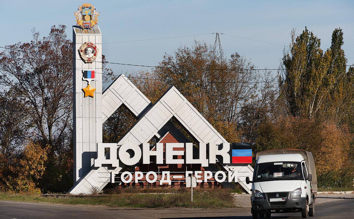 Владивосток и Донецк стали городами побратимами Во Владивостоке подписали соглашение о побратимстве с Донецком Сотрудничество планируют развивать в сферах культуры образования и спорта а также рассматривать экономические проекты Отдельно обсудили внедрение уроков робототехники в школах Владивосток готов делиться методиками и учебными планами Делегация Донецка пообещала изучить возможности поставок товаров и организации совместных культурных и спортивных мероприятий    Реклама