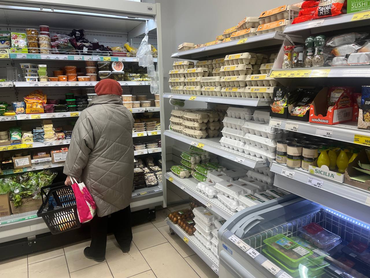 В Орловской области подорожали кофе, шоколад и сгущенка В Орловской области в марте цены на продовольственные товары в среднем выросли на 1%. Такие данные приводит Орелстат. Рассказываем, какие продукты стали обходиться орловцам дороже, а какие дешевле. ↗ Прислать новость Подписаться