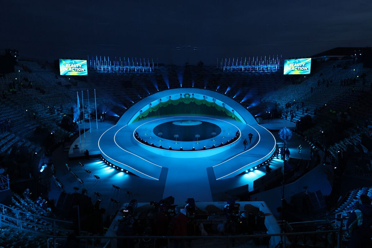 Церемония закрытия зимних Олимпийских игр 2026 года началась в Вероне РБК Спорт ведет онлайн трансляцию церемонии Мероприятие проходит на древнеримском стадионе Арена ди Верона который на время Игр получил статус олимпийского Он был построен еще в I веке нашей эры Современная вместительность арены 15 тыс зрителей Global Look Press Подписаться на РБК Спорт