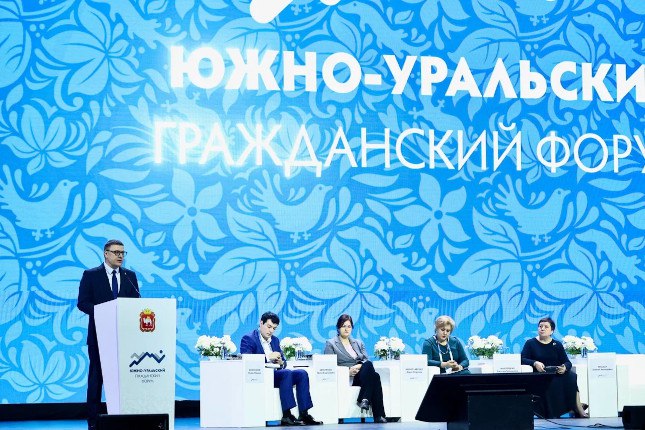 На Южном Урале сохранят уровень финансирования некоммерческих организаций   www up74 ru articles news 167425 Губернатор Алексей Текслер рассказал о поддержке НКО на пленарной дискуссии Южно Уральского гражданского форума Глава региона обозначил что в Челябинской области действует 3700 некоммерческих организаций в самых разных направлениях от помощи больным детям до развития креативной экономики и международного сотрудничества Эти организации объединяют неравнодушных людей которые совместно с государством и заинтересованным бизнесом выполняют важные социальные функции отметил губернатор