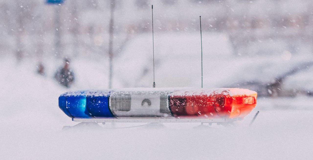 На Камчатке водители скрылись после наезда на упавшего со снегоката человека На трассе под Петропавловском Камчатским произошло серьёзное ДТП с пострадавшим Оба водителя после столкновения уехали с места аварии Нажмите для подробностей   kam24 ru news main 20260103 124273 html utm source telegram utm medium messenger