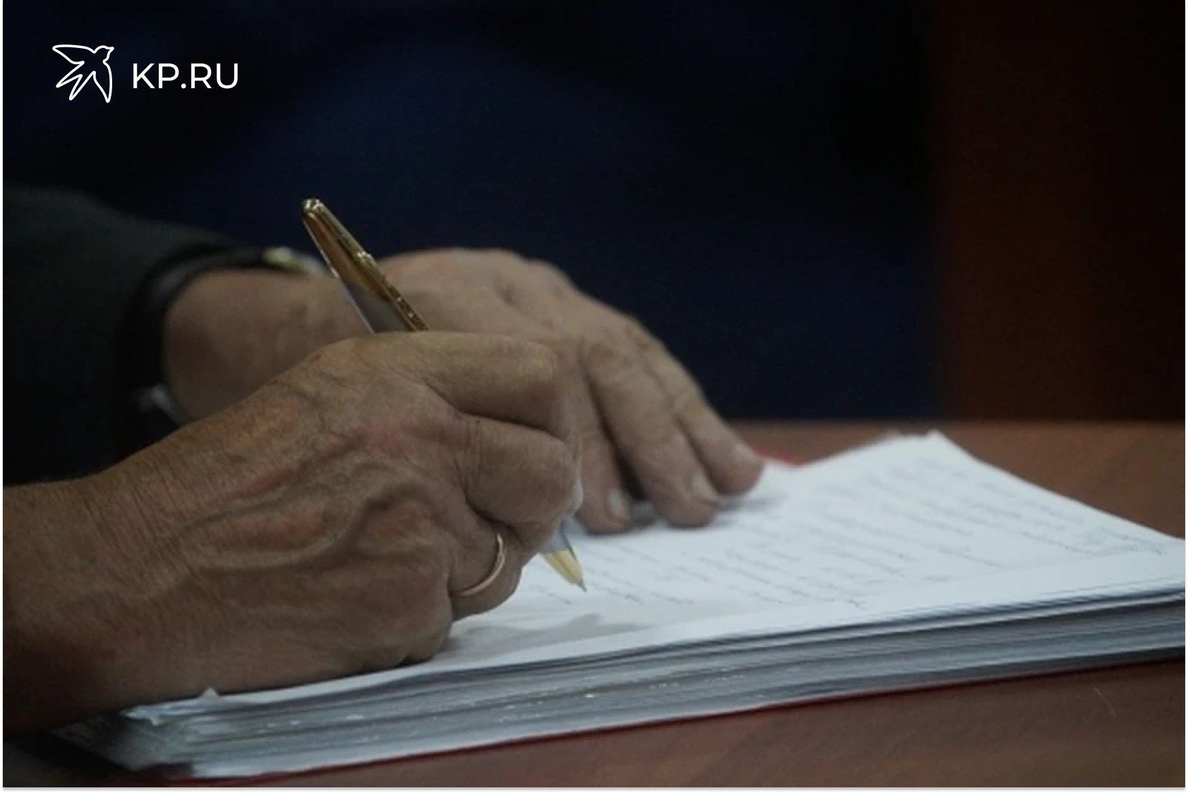 В Воронеже задержали 10 мигрантов с сомнительными документами в ходе рейда Проверка на стройках и в общепите Советского района выявила 16 административных нарушений В Советском районе Воронежа прошел масштабный межведомственный рейд направленный на проверку соблюдения миграционного законодательства иностранными работниками Мероприятия проводились на строительных площадках в точках общественного питания и на ярмарках Об этом рассказали в ГУ МВД по региону 24 января В рейде были задействованы сотрудники полиции представители Росгвардии Министерства предпринимательства торговли и туризма а также военно следственного гарнизона В ходе него проверили документы у 58 иностранных граждан У десяти из них документы вызвали сомнения и эти лица были доставлены в отдел полиции 5 для дальнейшего разбирательства По итогам рейда составлено 16 административных протоколов Восемь из них за незаконное осуществление трудовой деятельности ч 1 ст 18 10 КоАП РФ еще восемь за нарушение режима пребывания на территории Российской Федерации ч 1 1 ст 18 8 КоАП РФ Как отметили в правоохранительных органах проведение подобных профилактических мероприятий будет продолжено для обеспечения правопорядка и безопасности в регионе