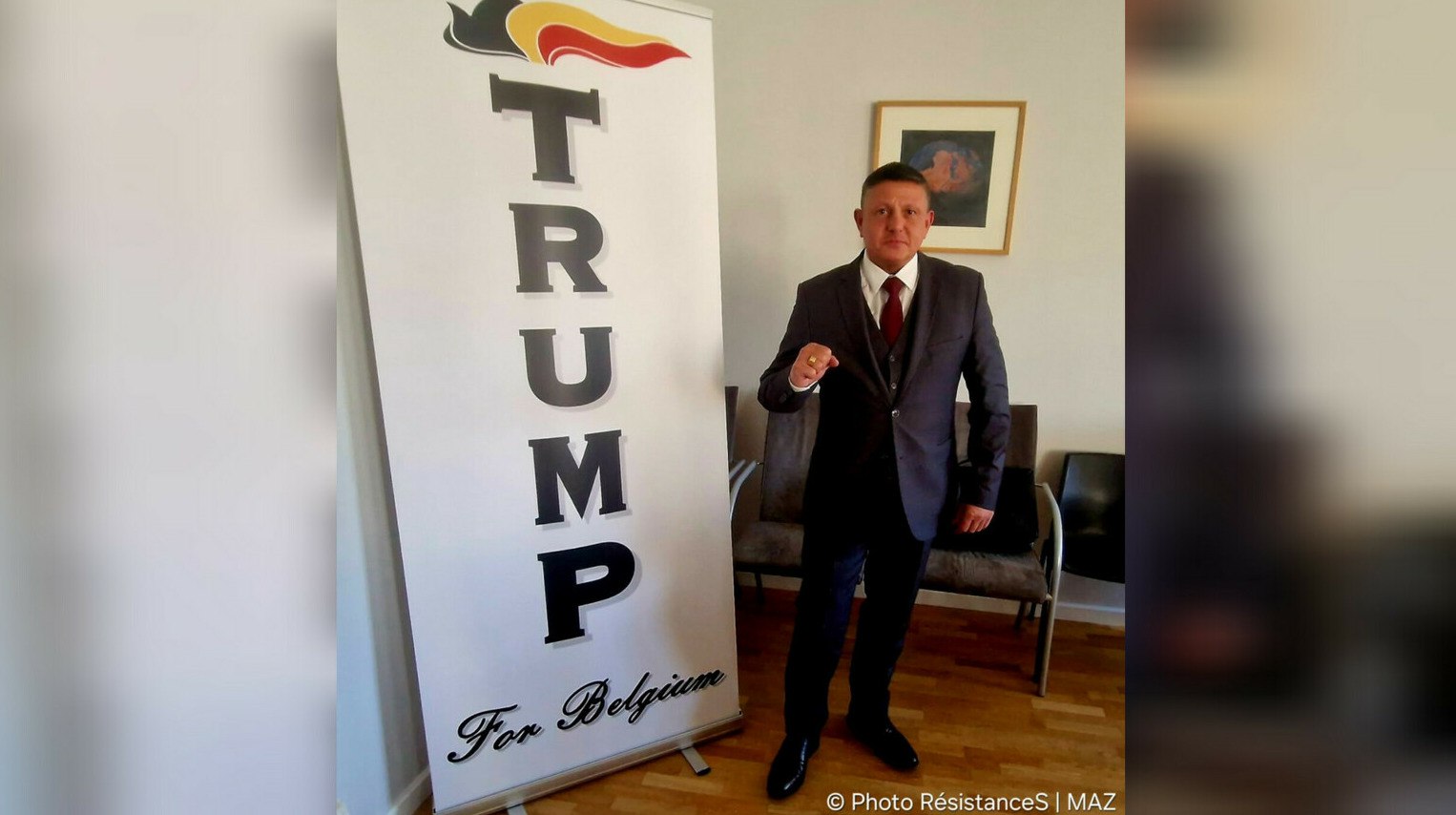 В Бельгии создали партию TRUMP в руководстве политик исключенный за оправдание фашизма В Бельгии появилась правопопулистская партия названная в честь Дональда Трампа и объединившая сторонников крайних политических взглядов передает ArbatMedia   Прислать новость