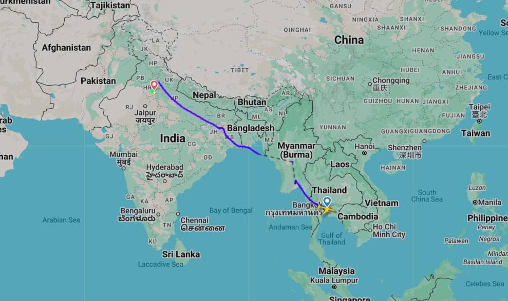 Самолёт Boeing 777 компании "Аэрофлот" совершил экстренную посадку в Дели Индия из-за запаха плавленой пластмассы на борту. По сообщению телеграм-канала "Авиаторщина", задымления в салоне не было, однако самолёт осматривают, а пассажиры находятся внутри.