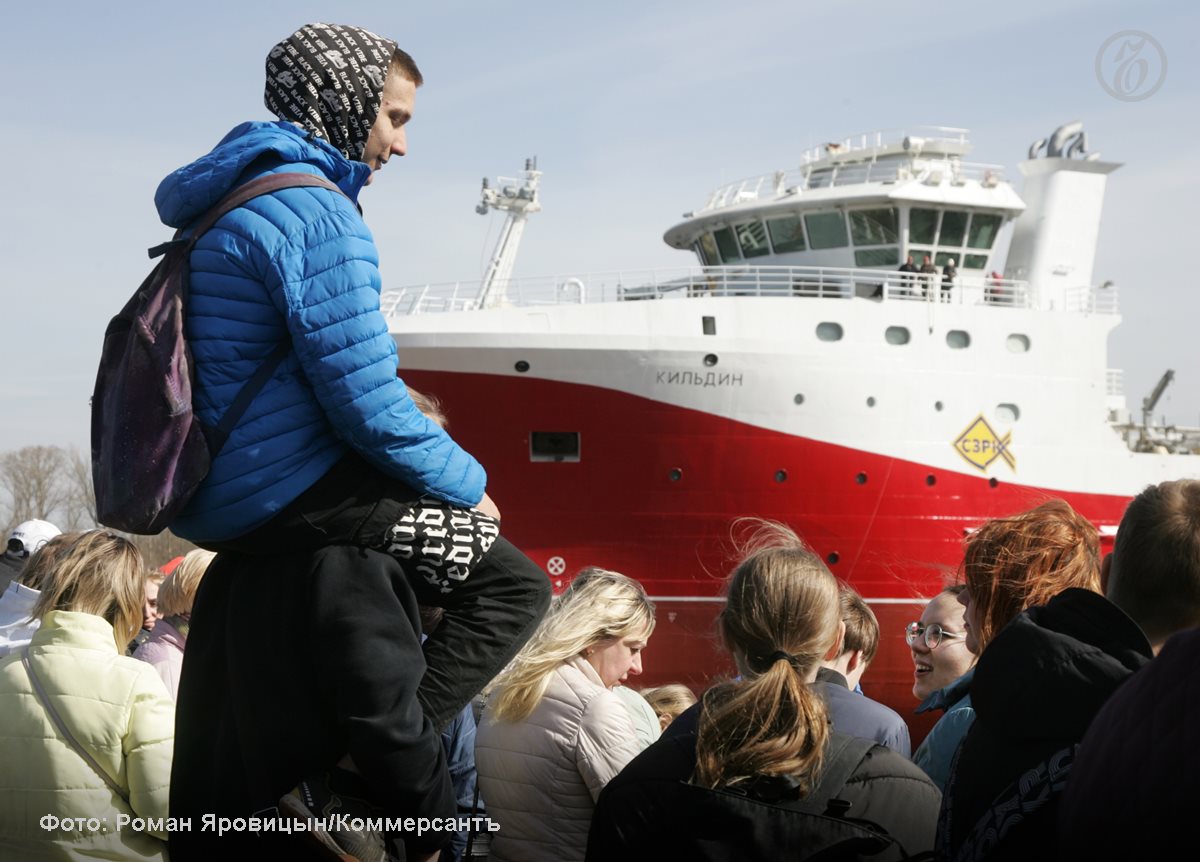 Нижегородский судостроительный завод Красное Сормово передал Северо западному рыбопромышленному консорциуму второй краболов процессор Кильдин Судно спустили на воду в начале апреля В октябре его отправили в Санкт Петербург для завершения строительства В декабре Кильдин успешно прошел ходовые испытания в Балтийском море   Подписывайтесь Делитесь мнением о канале