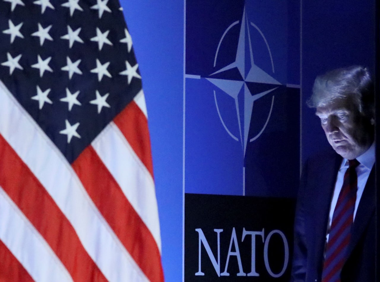 США уговаривают Путина приехать в Стамбул и угрожают ввести на Украину войска НАТО США надеются, что Владимир Путин прибудет на переговоры в Стамбул, тогда туда приедет и Дональд Трамп. Об этом заявил спецпосланник президента США Кит Келлог. В своих заявлениях он также скатился до угроз России. США хотят добиться всеобъемлющего прекращения огня на Украине, а уже после переходить к территориальным вопросам, заявил Келлог. «США в рамках украинского урегулирования обсуждают размещение сил Великобритании, Франции, Германии и Польши к западу от Днепра. Мы говорим о силах устойчивости. Это сила, которую называют E3, но на самом деле это сейчас E4, когда речь идет о британцах, французах и немцах. На самом деле и о поляках. Сила к западу от реки Днепр, что означает, что она находится вне зоны контакта», — угрожает Келлог размещением на Украине натовского контингента. Келлог также заявил о возможности "значительных" и "наиболее жестких" санкций США против России при отсутствии прогресса в переговорах по Украине. Осташко! Важное подпишись #важное