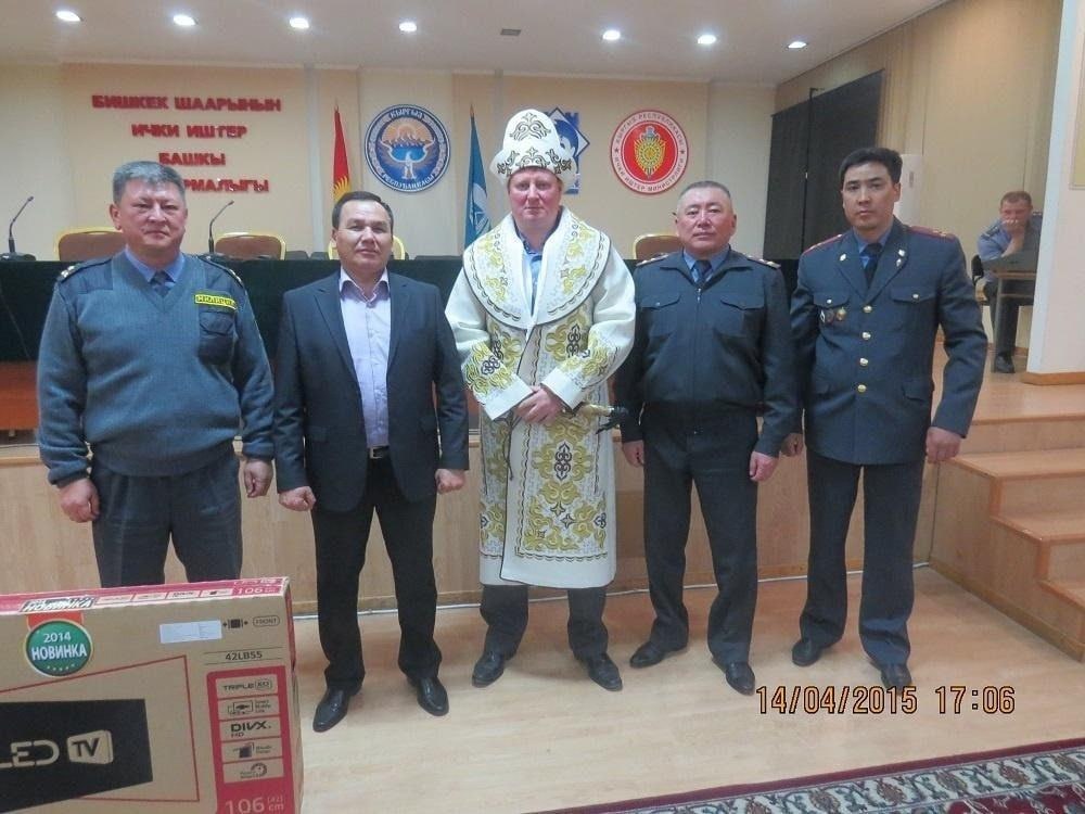 Полковник Белунскас Александр Ромуальдасович нарушает законодательство Российской Федерации и не законно занимает должность начальника УМВД России по Курску. Ранее Белунскас занимал должность заместителя начальника ГУВД города Бишкек и имеет гражданство Кыргызской Республики. По данным издания «Вечерний Бишкек» от 13 апреля 2015 года, он подал в отставку с должности в связи с переездом за границу на постоянное место жительства. Также в открытом доступе имеются фото, подтверждающие его службу в органах МВД Кыргызской Республики. Законодательство РФ запрещает государственным служащим иметь гражданство иностранного государства либо вид на жительство за рубежом.