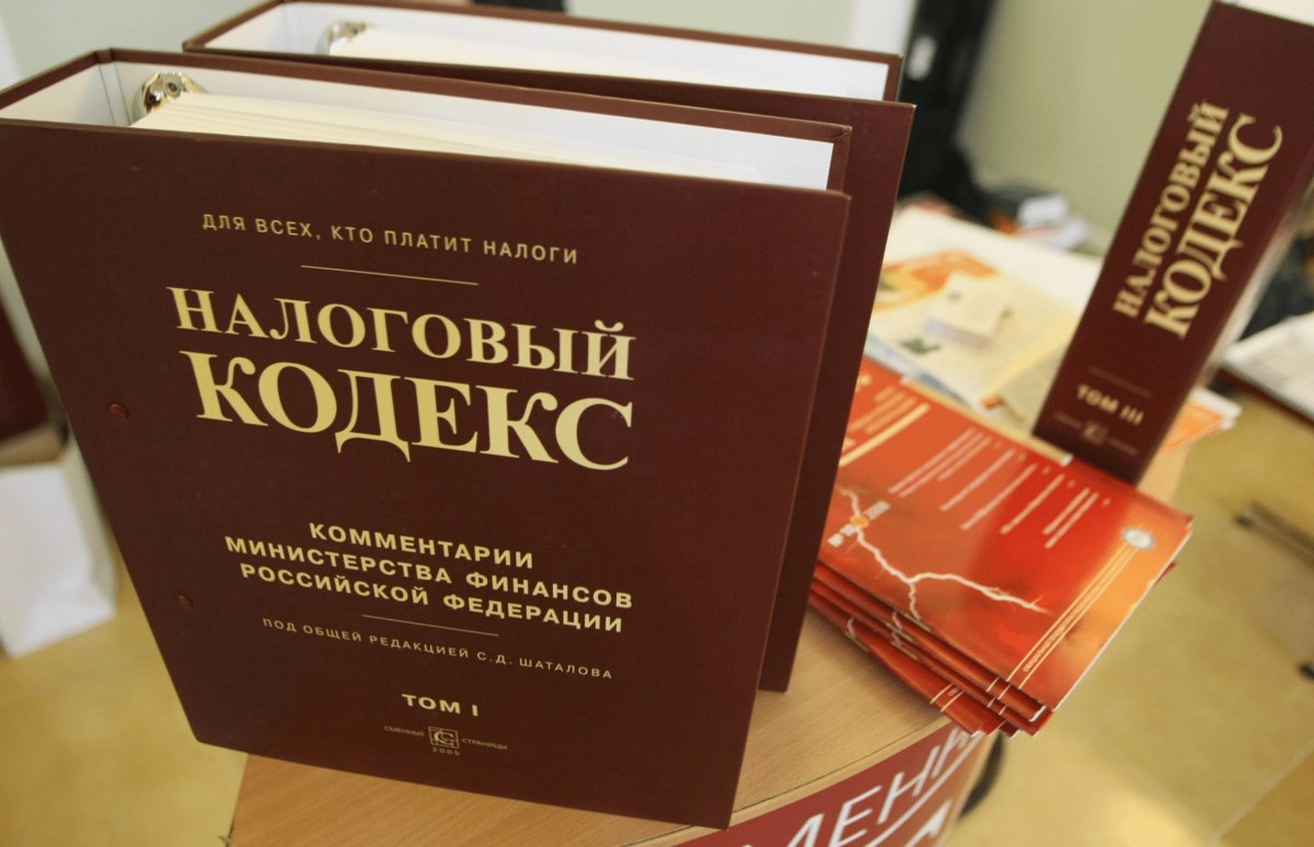 Новые налоговые поправки для ИТ отрасли в том числе отмена льготы на уплату НДС для сделок с российским ПО приведут к банкротству небольших фирм и оттоку программистов с рынка считают ИТ компании А в целом потери для бюджета составят 46 5 млрд рублей vc ru money 2276040