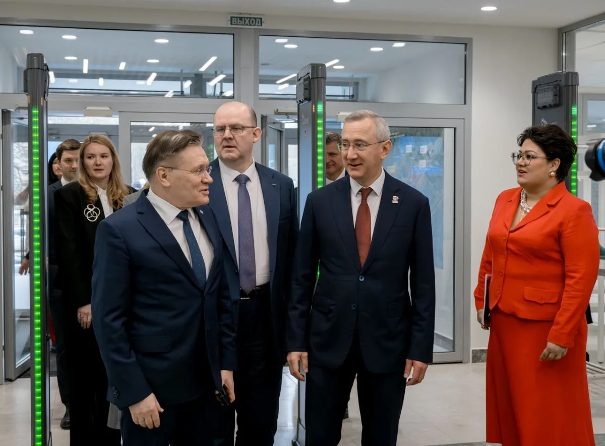 Владислав Шапша и глава Росатома Алексей Лихачев торжественно открыли входную группу кампуса Обнинск Тех   kaluganews ru fn 1846997 html Калужский губернатор гендиректор Росатома Алексей Лихачев ректор НИЯУ МИФИ Владимир Шевченко и глава администрации Обнинска Стефан Перевалов открыли входную группу кампуса проекта Обнинск Тех Это еще один шаг к созданию центра который к 2030 году будет обучать 10 тысяч специалистов для ядерных проектов Подробнее в материале   Прислать новость Подписаться   Читайте нас в MAX
