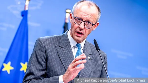 Отдельные отрасли экономики Германии находятся в критическом состоянии правительство страны сосредоточится на росте и реформах заявил немецкий канцлер Фридрих Мерц Он подчеркнул что восстановление экономического роста станет главным приоритетом правительства в 2026 году Мерц признал что власти пока недостаточно сделали для повышения конкурентоспособности Германии и пообещал сосредоточиться на улучшении условий для ведения бизнеса Среди предложенных блоком Мерца реформ пенсионная реформа налоговые льготы для компаний и сокращение социальных расходов Эти меры вызывают противодействие со стороны Социал демократической партии Германии СДПГ которая настаивает на соблюдении коллективных договоров стабильных доходах и эффективных социальных преобразованиях Экономические советники Мерца недавно снизили прогноз роста ВВП Германии на текущий год до менее чем 1 Международный валютный фонд призвал Берлин к проведению смелых реформ Несмотря на запуск инфраструктурного фонда и увеличение военных расходов экономика страны продолжает показывать слабые результаты   Telegram MAX Читать эксклюзив