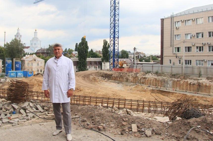 Иван Мошуров написал заявление на увольнение с должности главврача онкодиспансера Это произошло сегодня сообщают источники Большого воронежского А завтра 16 января на совещании с Минздравом РФ медика должны утвердить на пост и о ректора ВГМУ имени Бурденко Большой воронежский Подписаться И на всякий в Maх