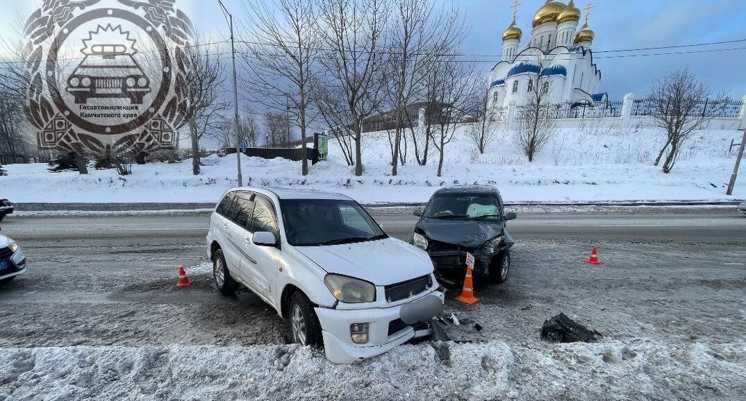 ДТП в Петропавловске-Камчатском: пострадал водитель «Шевроле Круз» Сегодня утром в столице Камчатки произошло ДТП, в результате которого пострадал один человек. Водитель автомобиля «Шевроле Круз» не справился с управлением и выехал на встречную полосу. Нажмите для подробностей -