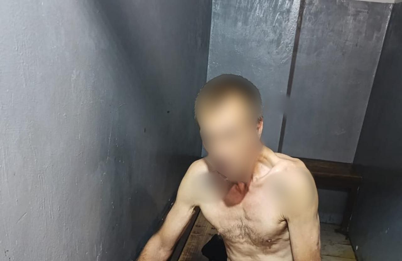 В Южном районе Новороссийска задержан правонарушитель, посягнувший на имущество и спокойствие граждан  Очевидцы противоправного  поведения мужчины на улице Южной сообщили о действиях нарушителя в  полицию.  Полицейские доставили нарушителя в дежурную часть для дальнейшего разбирательства.  Злоумышленником оказался 47-летний местный житель.   В  отношении него составлен административный материал по ч.1 ст.20.1 КоАП РФ  Мелкое хулиганство .   От владельца  поврежденного автомобиля в дежурную часть поступило заявление.   Устанавливается сумма причиненного ущерба.  Источник    поделиться новостью или проблемой, заказать рекламу, связаться с админом      Подписаться