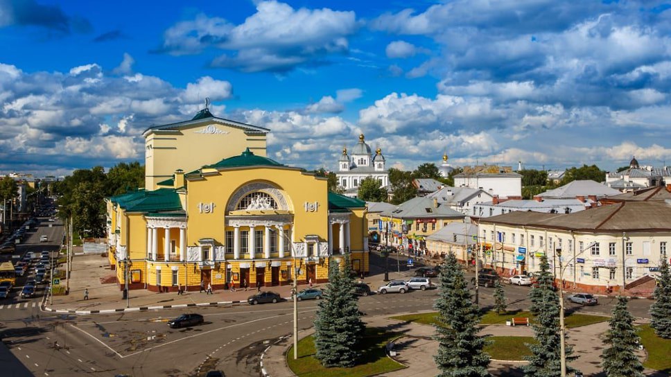 В Ярославле на Первомайском бульваре с 22 по 29 июня пройдут премьерные показы документального спектакля «До свидания, девочки!», поставленного по мемуарам Ильи Рабиновича. В основе — истории девушек из Ярославской области, сыграют артисты Волковского театра. Показы состоятся у Волковского театра в военной теплушке. Начало в 18:30 и 20:30. Вход бесплатный, требуется регистрация на сайте «Волков. Подмостки». «На Первомайском бульваре у Волковского театра появится военная теплушка — фронтовой товарный вагон, на котором всю войну наши бабушки и дедушки уезжали, чтобы вернуться. Именно там для гостей и жителей города выступят артисты» — мэрия Ярославля. Еще больше новостей — в Telegram-канале «Ъ-Ярославль»