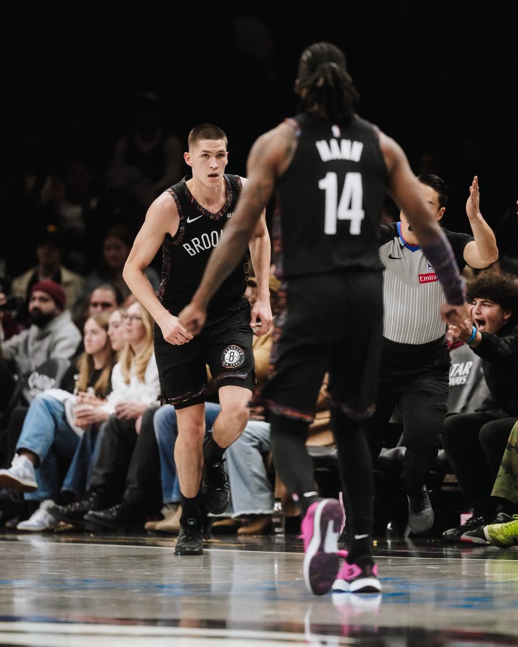 Демин продолжает набирать очки в НБА Его Бруклин обыграл Торонто 96 81 а сам Егор провел на паркете 30 минут и 24 секунды за которые успел набрать 16 очков сделать 5 подборов и отдать 3 результативные передачи Россиянин реализовал 6 из 10 бросков с игры 4 из 8 трехочковых Показатель полезности баскетболиста составил 24 Подписывайтесь на РИА Новости Спорт в MAX