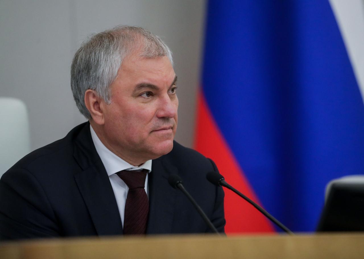 Председатель Госдумы Вячеслав Володин предложил сделать бесплатными для жителей села детские сады и горячее питание во всех классах школ «Давайте мы посмотрим и, может быть, для тех, кто проживает на селе, сделаем детский садик бесплатным, горячее питание сделаем не только для начальной школы, но для всей школы», — отметил Володин. По словам Председателя ГД, это станет поддержкой для семей с детьми в сёлах, так как «будет понятно, что каждый сможет ребёнка отвезти в детский садик, затем в школу, где его накормят».