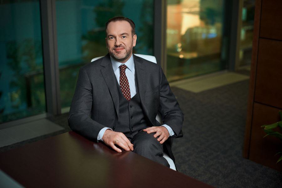 Клиенты Почта Банка могут перейти в ВТБ в пару кликов ВТБ и Почта Банк запустили сервис который позволит удобно и безопасно перенести свои продукты из одного банка в другой дистанционно и всего в пару кликов Процесс занимает пару минут и полностью защищен благодаря зашифрованным каналам связи Для онлайн перехода в ВТБ клиенту Почта Банка необходимо совершить несколько действий в мобильном приложении или веб версии Нажать на баннер Станьте клиентом ВТБ и далее на кнопку Присоединиться В разделе с персональными предложениями от ВТБ подписать все документы онлайн Подтвердить переход кодом из смс после чего денежные средства и банковские продукты перейдут на обслуживание в ВТБ Далее все финансовые операции клиент сможет совершать через мобильный банк   kuzzbas ru news finance 77354 html