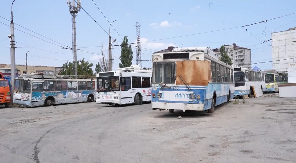Дагэнерго примет на баланс сети троллейбусного парка Махачкалы Как отметил исполняющий обязанности директора филиала ПАО Россети Северный Кавказ Дагэнерго Магомедшапи Шапиев ключевым решением станет передача инфраструктуры на баланс энергетической компании Планируется что сетевой комплекс троллейбусного парка будет принят для последующего ремонта реконструкции и обслуживания Россетями