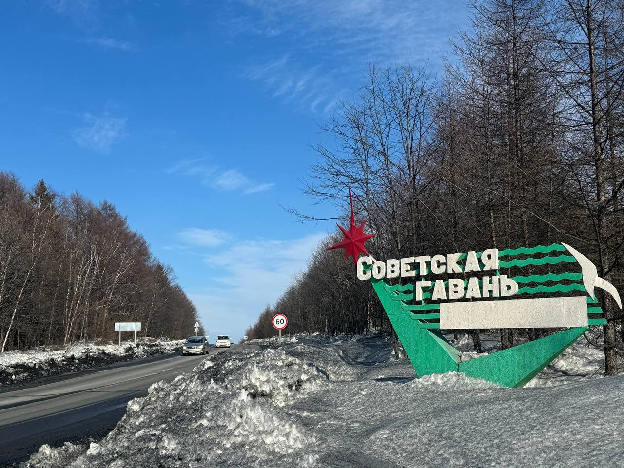 В Советско-Гаванском промышленно-технологическом колледже в этом году необходимо отремонтировать учебный класс. Это особенно важно с учётом запуска новой специальности «Техническая эксплуатация подъёмно-транспортных, строительных, дорожных машин и оборудования».    Здесь учат молодёжь по крайне востребованным в регионе профессиям: слесарей, сварщиков, электромонтёров, специалистов для рыбохозяйственной отрасли и металлургии. Мы обязаны обеспечить не только качественное образование, но и создать студентам комфортные условия в быту. Поэтому во время инспекции колледжа я поручил главе нашего минобрнауки подготовить предложения по модернизации общежития.   В Советской Гавани также проверил завод ЖБИ. Он рассчитан на выпуск железобетонных изделий и производство щебня высокой прочности, что сейчас особенно востребовано для железнодорожной инфраструктуры, в частности, БАМ-2. Но мощности предприятия всё равно задействованы недостаточно.    Производство следует сохранять, необходимо поддержать завод заказами. Глава района получил от меня задачу проработать этот вопрос. И пришлю сюда руководство минстроя, чтобы они отработали эту историю.