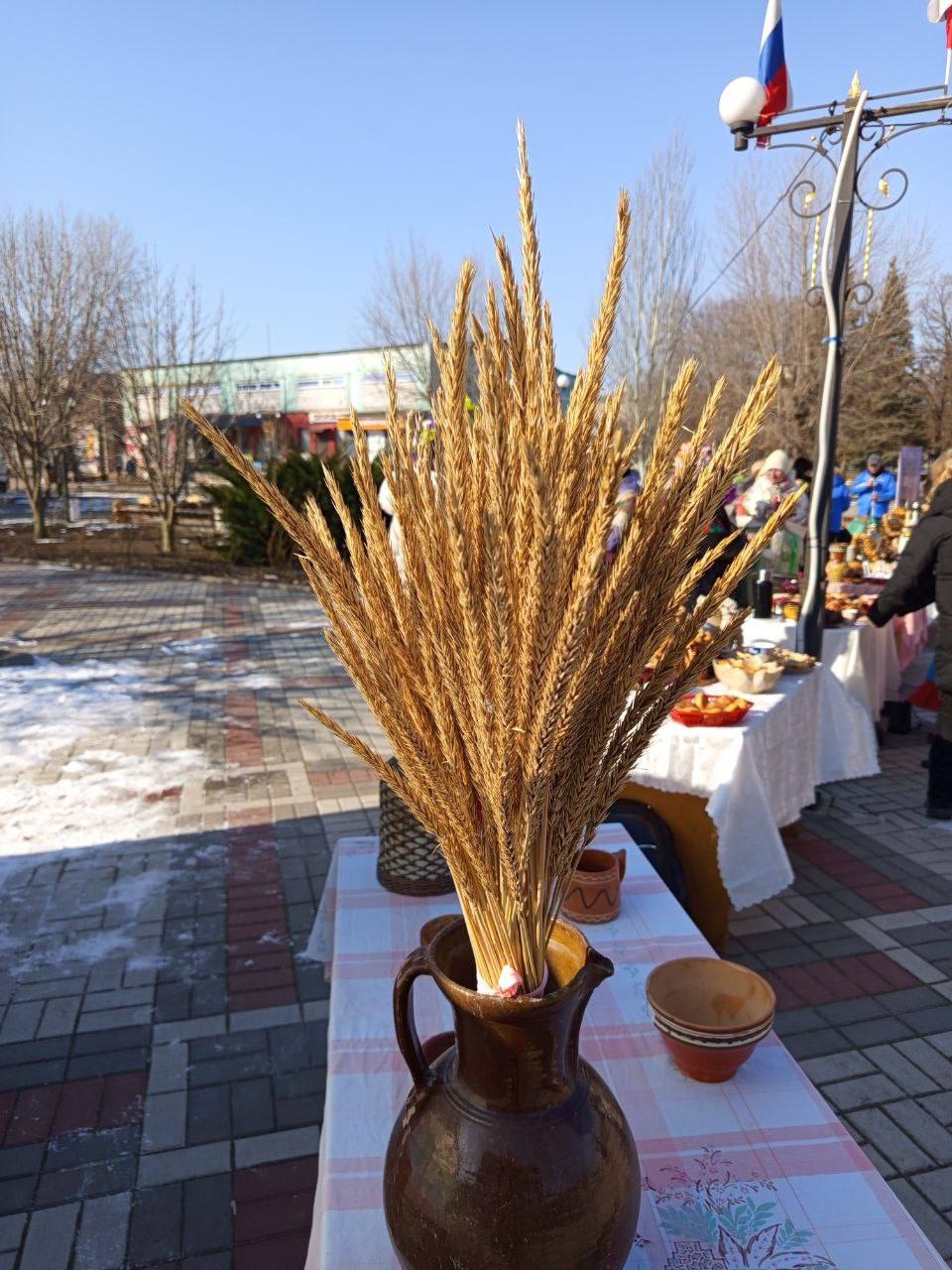 В Ивановском муниципальном округе прошли народные гуляния «Гуляй, Масленица»!  Этот праздник стал ярким событием, объединившим жителей округа в атмосфере веселья и радости. Люди наслаждались традиционными блинами, участвовали в конкурсах и развлечениях, а также радовались общению с соседями и друзьями.   Народные гуляния не только укрепили связь между жителями, но и подарили множество положительных эмоций. Спасибо всем, кто пришел и сделал этот день незабываемым!   Мы уже ждем вас на следующих праздниках и мероприятиях!