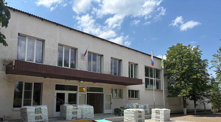 Подрядчики из Северной Осетии — Алании приступили к штукатурным работам в здании черниговской школы №1 «Эти изменения сделают школу более современной, комфортной и безопасной для учеников», — рассказал представитель шефского региона Вальдемар Кабулов. Работы ведутся благодаря шефской помощи Республики Северная Осетия — Алания. Планируется частично заменить окна, сделать ремонт пищеблока, санузлов и гардеробной, обновить фойе и отремонтировать кровлю. , VK и ОК и читайте новости на нашем сайте