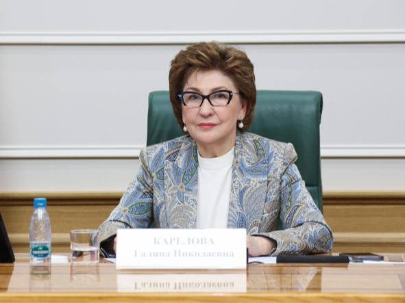 Члены Совета Евразийского женского форума выступят наставницами участниц второго потока образовательной программы «Женщина-лидер. Север и Дальний Восток» Об этом сообщила замглавы Минвостокразвития Эльвира Нургалиева по итогам заседания Совета ЕЖФ в Совете Федерации. Обсуждалась роль наставничества и участие членов ЕЖФ в реализации Программы. 2 поток программы «Женщина-лидер» стартовал в марте этого года. Его участницами стали 120 женщин из 18 регионов ДФО и Арктики. Программа обучения включает 4 модуля. Уже определены 19 тем выпускных социальных проектов. Среди них: Поддержка женщин в декрете Эмоциональная связь с Малой Родиной Обучение молодежи предпринимательству Профориентация для школьников Дальнего Востока Формирование ЗОЖ-привычек у женщин Арктическое долголетие Поддержка семей с детьми-инвалидами Информирование будущих мам Укрепление семейных ценностей