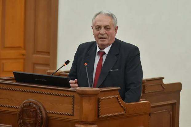 ТОЛК новости Барнаула Алтайского края и Республики Алтай  Обыски проходят у вице спикера Алтайского краевого заксобрания АКЗС Юрия Кропоткина Об это сообщила депутат Госдумы от Алтайского края Мария Прусакова В эти минуты идут обыски и возможно задержание моих товарищей по партии КПРФ члена бюро заместителя председателя АКЗС Кропотина Юрия Борисовича и главного редактора нашей партийной газеты Голос труда и моего заместителя Дарьи Зулино цитирует Прусакову ТАСС фото АКЗС ТОЛК ТОЛК в Мах