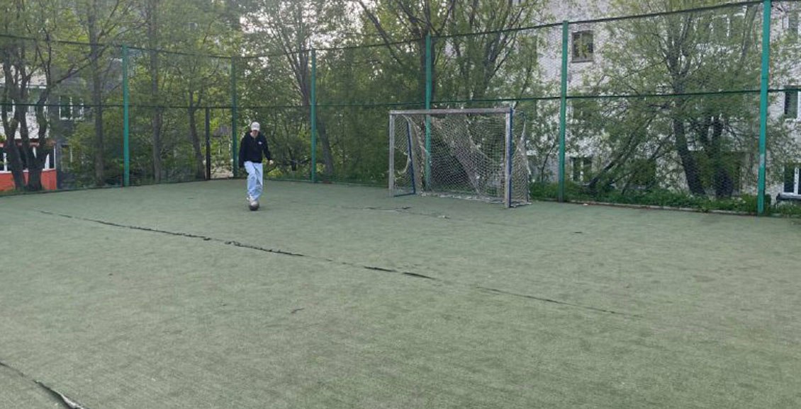 На Камчатке служба благоустройства игнорировала нарушения на детской площадке Прокуратура добилась через суд ремонта опасной детской площадки в Петропавловске Камчатском Городская служба благоустройства не устраняла нарушения до судебного решения Нажмите для подробностей kam24 ru news main 20251021 121917 html utm source telegram utm medium messenger