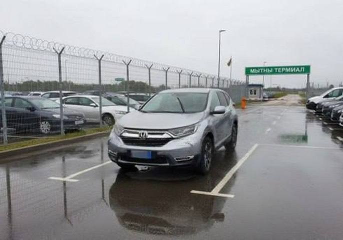 Мошенники с ИИ фото развели россиянина на 3 3 млн при покупке Honda CR V Виталий перевёл деньги за пошлины и сборы получая фото с таможни Машина так и не приехала теперь ищет её вместе с полицией Прямой эфир