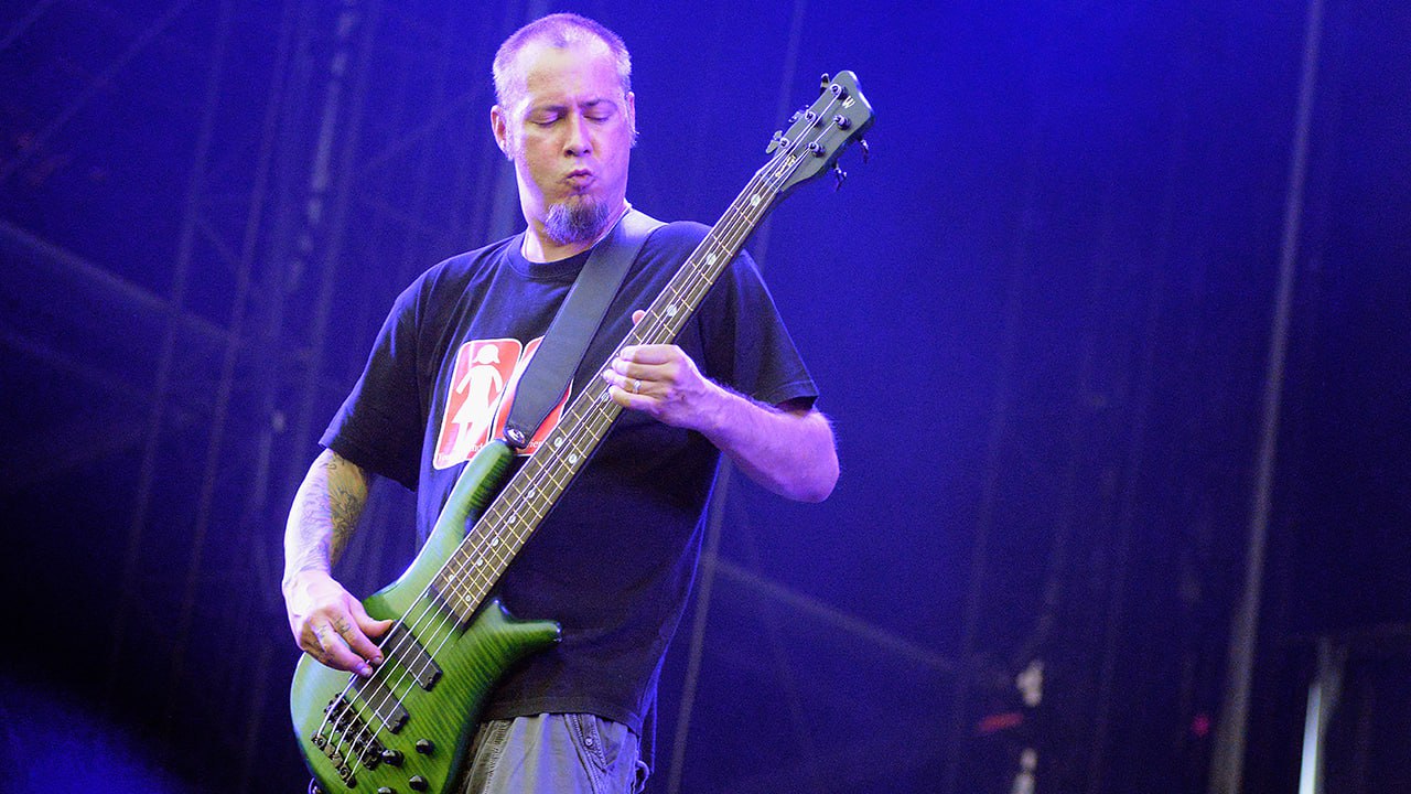 Умер Сэм Риверс басист и сооснователь Limp Bizkit Музыканту было 48 лет dtf ru life 4097197