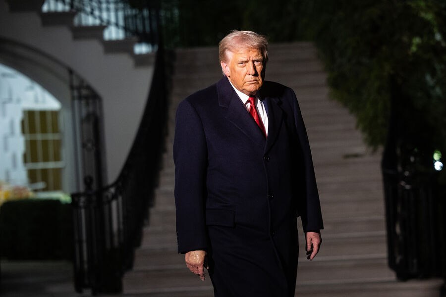 Президент США Дональд Трамп заявил что в будущем хотел стать мэром Нью Йорка Соответствующее заявление глава государства сделал в ходе встречи с избранным мэром города Зохраном Мамдани в Белом доме сообщает РИА Новости Знаете я всегда говорил что одна из должностей которую я когда нибудь хотел бы занять это мэр Нью Йорка сказал американский лидер Также Трамп заявил на встрече Мамдани которого неоднократно называл коммунистом что согласился бы жить в городе с таким руководителем Трамп выразил благодарность России Да абсолютно Особенно после встречи Мы согласились по гораздо большему количеству вопросом чем я бы мог подумать Я желаю ему делать хорошую работу сказал президент в ответ на соответствующий вопрос Кроме того он пообещал не мешать мэру По итогам встречи Трамп заявил что он и Мамдани сходятся во мнениях гораздо в большем чем он предполагал Я хочу чтобы он хорошо справлялся и мы поможем ему хорошо справляться отметил политик