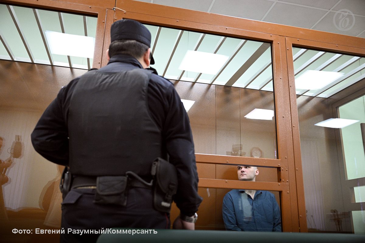 Прокуратура потребовала назначить 28 лет строгого режима с отбыванием первых семи лет в тюрьме 30 летнему жителю Волгоградской области Евгению Серебрякову взорвавшему автомобиль с сотрудником ГРУ Минобороны До этого фигурант используя псевдоним Вивальди передал украинской стороне данные десятков военных Защита в свою очередь призывала назначить подсудимому минимально возможное наказание с учетом того что он не только признал вину но также сообщил о несостоявшемся преступлении подготовке нападения на сотрудника СКР расследовавшего преступления властей Украины Подписывайтесь на Ъ Оставляйте бусты