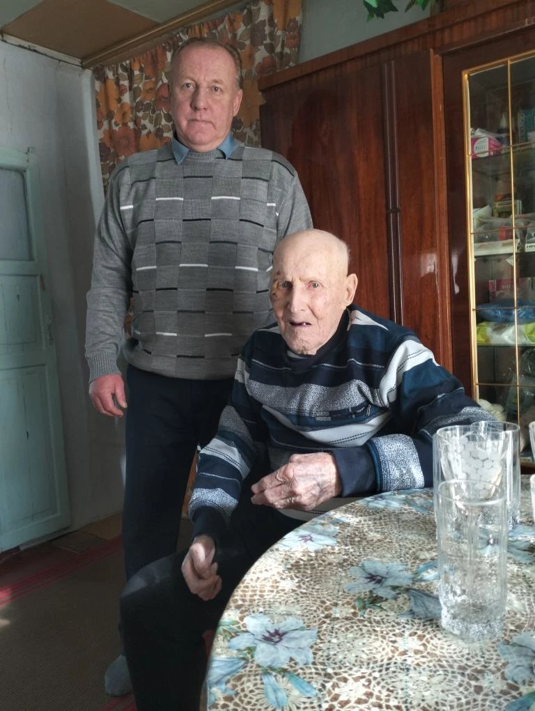 Сегодня глава Дубовского сельского поселения Телятников Алексей Александрович поздравил с 95 ти летием труженика тыла Доценко Григория Нестеровича Григорий Нестерович родился в с Торяное всю жизнь проработал в колхозе Две дочери трое внуков четверо правнуков окружают отца дедушку и прадедушку заботой любовью и теплом