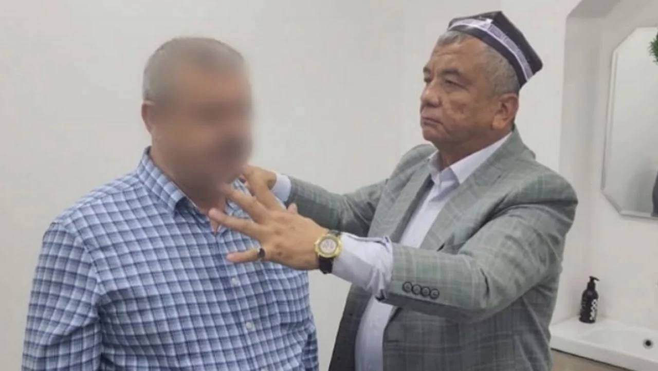 Знаменитого целителя из Коканда арестовали на 10 суток и признали шарлатаном 17 декабря в Коканде задержали Икбола Салиева известного в соцсетях народного целителя Суд установил что он продолжал оказывать медицинские услуги без действующей лицензии несмотря на прямой запрет Салиев активно принимал пациентов и продвигал своё чудо лечение в интернете По решению суда ему назначили 10 суток ареста и крупный штраф Ранее Салиев уже привлекался к ответственности по той же статье Подпишитесь и следите за актуальными новостями на нашем канале   telegram me joinchat AAAAAEEdc qam7052mnXKA