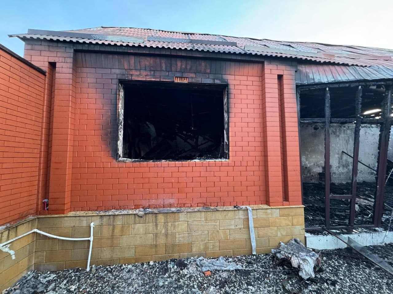 Причиной взрыва газа в Шали предварительно была неисправность газовой плиты сообщили в СК по Чеченской Республике Среди пострадавших дети 2025 года рождения Проводится доследственная проверка  Ранее источник РЕН ТВ сообщил что пять человек в том числе двое детей пострадали при взрыве бытового газа в городе Шали РЕН ТВ в Telegram в MAX