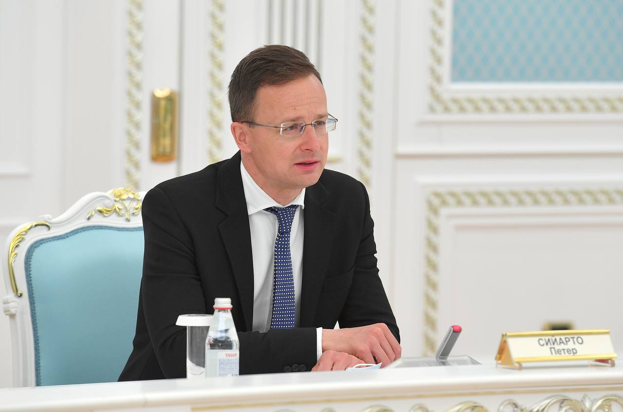 Венгрия намерена оспорить в Европейском суде решение Совета ЕС об отказе от российского газа заявил министр иностранных дел Петер Сийярто По его словам результат голосования является неправомерным поскольку решение было принято без единогласного согласия всех стран членов vesti az