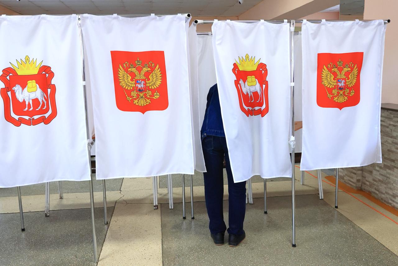 В Челябинской области началась подготовка к выборам в Госдуму По поручению полпреда в Уральском федеральном округе Артема Жоги в Челябинске прошло выездное совещание главной темой которого стала безопасность в единый день голосования Встречу провел заместитель полпреда президента на Урале Борис Кириллов Обеспечение безопасности во время избирательной кампании а также в единый день голосования это ключевая задача обратил внимание Борис Кириллов Она требует четкого и слаженного взаимодействия всех структур   t me chgub