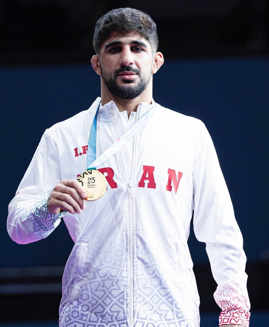 Саид Эсмаили и Акжол Махмудов победители Игр исламской солидарности в Эр Рияде В столице Саудовской Аравии городе Эр Рияд проходят Игры исламской солидарности Определились победители и призёры турнира по греко римской борьбе   Борцы PWL завоевали 5 медалей Саид Эсмаили и Акжол Махмудов золото Абделлатиф Мохамед серебро Али Ахмади Вафа и Айтжан Халмаханов бронза Результаты До 60 кг 1 Алишев Ганиев Узбекистан 2 Экрем Озтурк Турция 3 Саджад Альбидхан Ирак и Али Ахмади Вафа Иран До 67 кг 1 Саид Эсмаили Иран 2 Хасрат Джафаров Азербайджан 3 Айтжан Халмаханов Узбекистан и Раззак Бейшекеев Кыргызстан До 77 кг 1 Акжол Махмудов Кыргызстан 2 Амир Абди Иран 3 Абдулло Алиев Узбекистан и Шахин Бадаххимофрад Катар До 87 кг 1 Голамреза Фарохисенджани Иран 2 Ислам Евлоев Казахстан 3 Асан Жанышов Кыргызстан и Сид Азара Башир Алжир До 97 кг 1 Мохаммадхади Сарави Иран 2 Мурад Ахмадиев Азербайджан 3 Бейтдула Кайысдаг Турция и Руаабах Фади Алжир До 130 кг 1 Фардин Хедаяти Иран 2 Абделлатиф Мохамед Египет 3 Фатих Бозкурт Турция Поздравляем победителей и призёров Игр