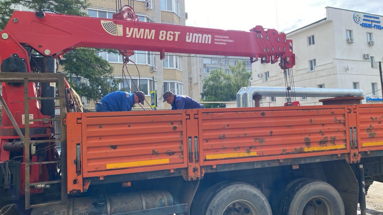 О ходе плановых работ в Кировском и Ленинском районах МУПП «Саратовводоканал», в соответствии с утвержденным графиком, сегодня, 21 мая, в 02.00 приступило к плановым работам на городских водопроводных коммуникациях, для проведения которых потребовалось ограничение холодного водоснабжения некоторым потребителям Ленинского, Кировского и Волжского районов города. На данный момент времени выполнен сброс воды. Специалисты предприятия приступили к демонтажным работам. Всего планируется заменить 4 единицы запорной арматуры различного диаметра от d400 мм до d800 мм . Кроме того, будет произведено переустройство коммуникаций водоснабжения и водоотведения на 5 участках. Подвоз питьевой воды осуществляется по заявкам ЕДДС города. "Саратовводоканал"